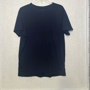 Gildan navy blue T-shirt, size large
